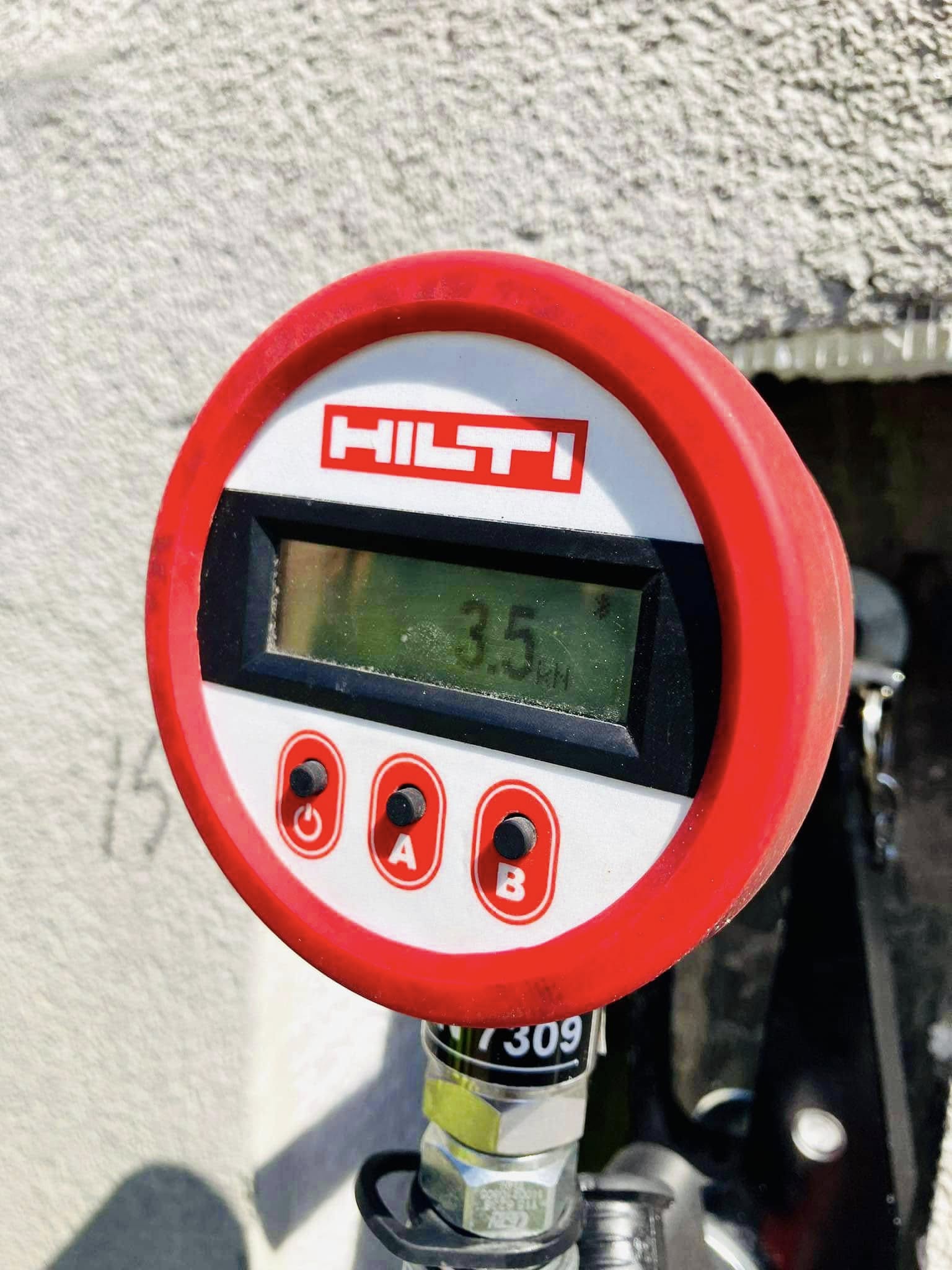 Obliczenia sił w kotwach przeprowadzono za pomocą programu Hilti Profis Anchor.