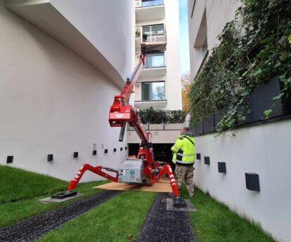 Instalacja fotowoltaiczna dla Wspólnoty Mieszkaniowej Brukselska w Warszawie_podnośnik
